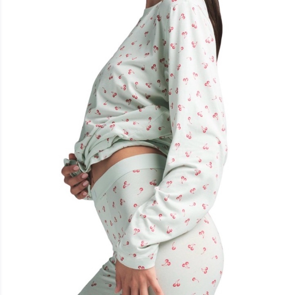 SKIMS RARE Cloud Cherry print Matching set NWT